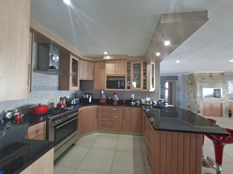 6 Bedroom Property for Sale in Da Nova Western Cape